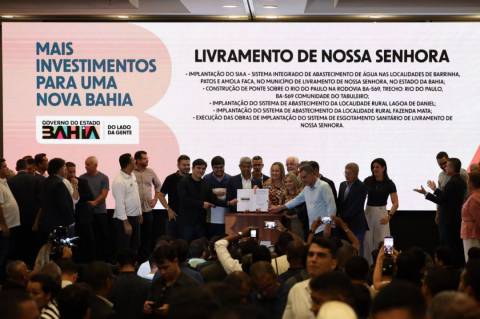 Governo firma convênios para obras em 135 municípios baianos