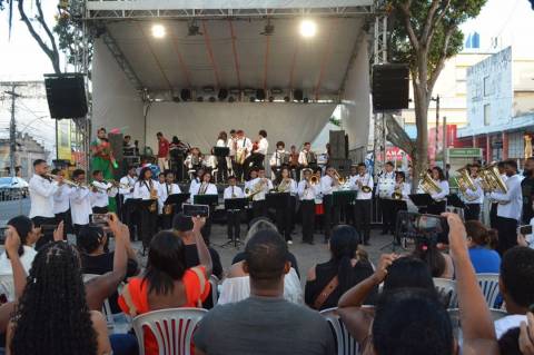 Crianças e adolescentes do Dispensário Santana cantam e encantam no Paço Municipal