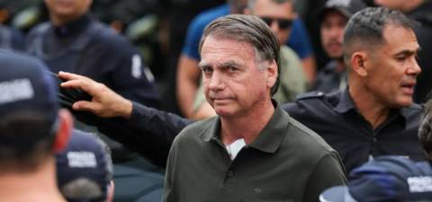 Peritos da PF afirmam que Bolsonaro tem hérnia e precisa passar por cirurgia