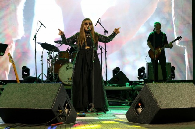 Elas por Elas, Rosana e Flashback trouxeram romantismo e hits dançantes ao Natal Encantado