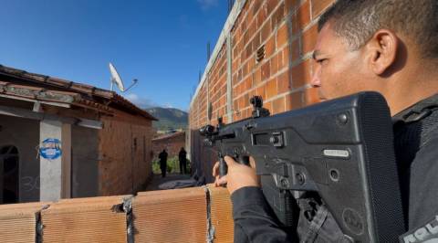 Acusado de tentar matar companheira é durante ação policial em Feira de Santana e Anguera