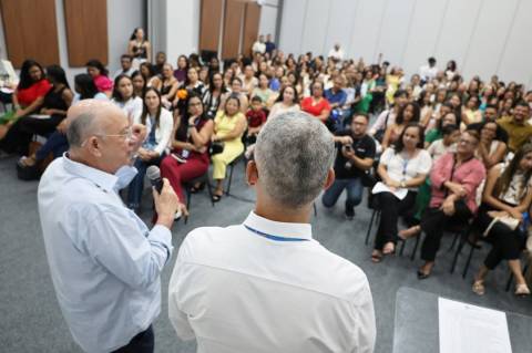Prefeitura de Feira diz que 1/3 de férias será pago aos professores ainda este ano