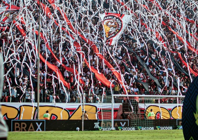 Barradão cheio sustenta Vitória