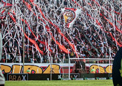 Barradão cheio sustenta Vitória