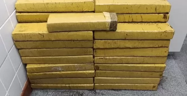 PM prende duas mulheres e apreende grande quantidade de drogas em condomínios de Feira