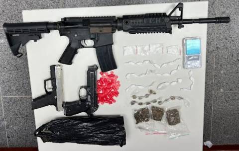 65ª CIPM apreende drogas e simulacro fuzil em Feira de Santana