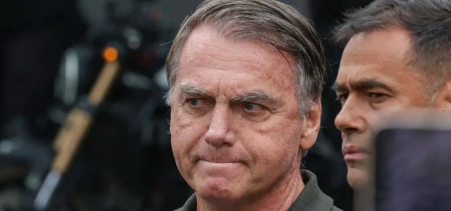 Bolsonaro segue internado em Brasília e passará por novo procedimento para conter soluços