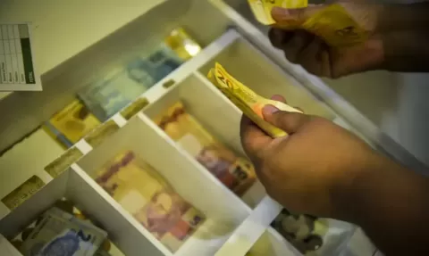 Saldo do FGTS começa a ser pago pela Caixa nesta segunda-feira (29); saiba quem tem direito