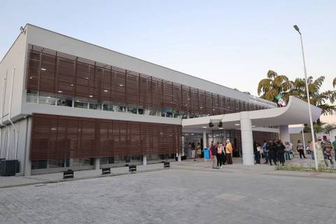 Biblioteca Municipal Arnold Silva é reinaugurada com acervo digital após 6 anos sem funcionar