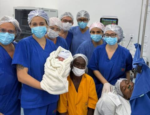 Hospital da Mulher, em Feira de Santana, comemora nascimento do 1º bebê em 2026