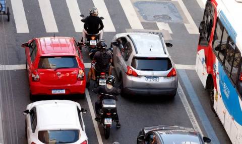 Novas regras de trânsito para ciclomotores entram em vigor nesta quinta; entenda