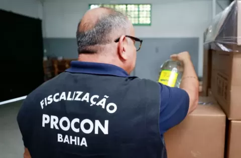 Procon-BA intensifica ações e notifica distribuidoras por venda de bebidas adulteradas