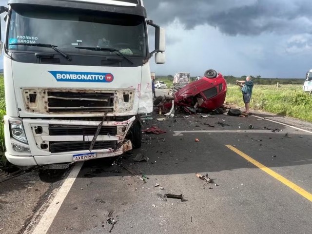 Acidente no oeste da Bahia mata cinco pessoas de uma mesma família