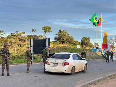 Exército brasileiro faz vistoria na fronteira do Brasil com a Venezuela