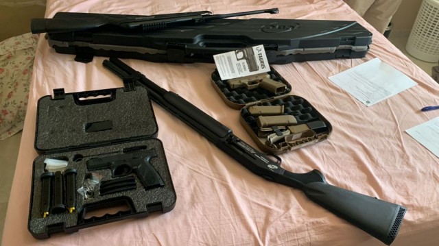 Mandados judiciais apreendem armas, munições e veículo suspeito de envolvimento em homicídio em Juazeiro