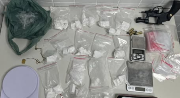 Dois homens são presos por tráfico e porte ilegal de arma no Bairro Campo Limpo