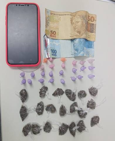 Polícia apreende drogas e dinheiro após troca de tiros no Anel de Contorno, em Feira de Santana