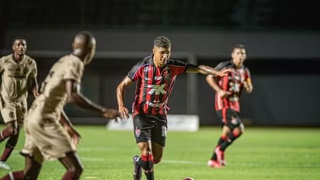 Jacuipense e Vitória fazem jogo morno e ficam no 0 a 0 em Pituaçu