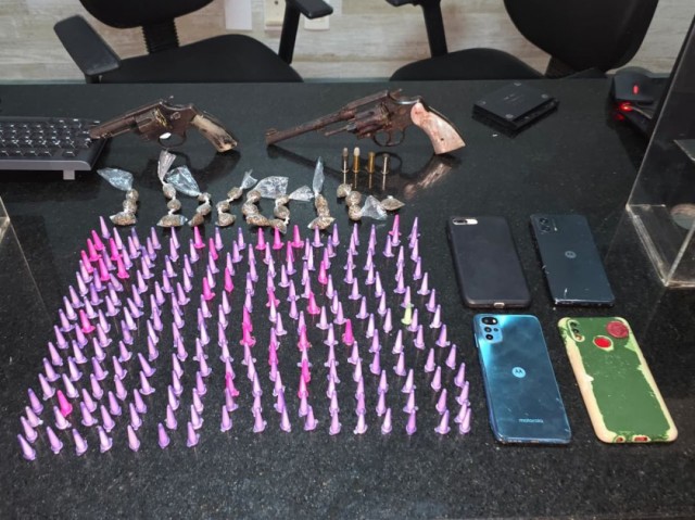 Integrante de facção morre em operação que apreendeu armas e drogas em Eunápolis