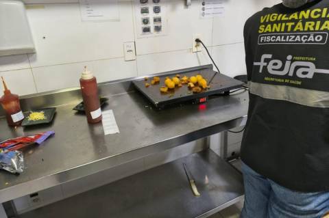 Vigilância Sanitária realiza fiscalização noturna em estabelecimentos