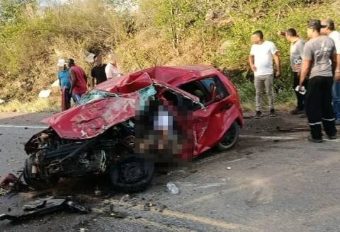 Homem morre em grave colisão entre veículos na BR-324