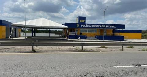 Atropelamento durante saque de carga deixa uma pessoa morta na BR-116 Sul