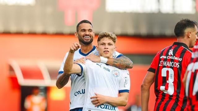 Com gol de Dell, Bahia supera o Vitória e amplia liderança no Baiano