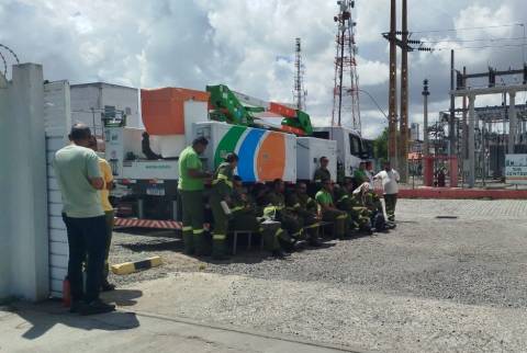 Trabalhadores do setor de energia se manifestam por reajuste salarial e melhores condições de trabalho em Feira