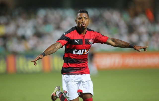 Vitória avança e fica perto de anunciar retorno de Marinho