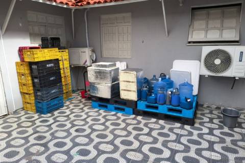 Após denúncia, Vigilância interdita estabelecimento por falta de alvará sanitário