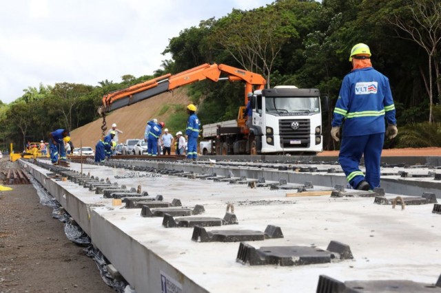 Obras do VLT de Salvador avançam e entram em nova fase com instalação da via permanente no Trecho 2