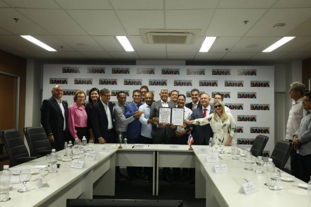 Governo da Bahia amplia investimentos em água e beneficia cidades do interior