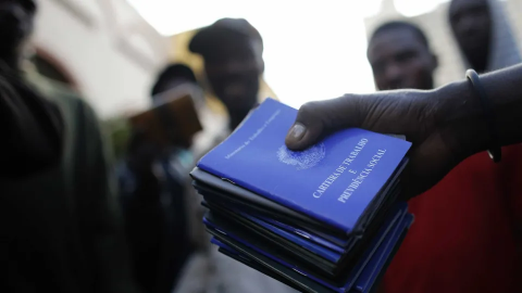Brasil criou 1,27 milhão de vagas formais no ano passado, pior saldo desde 2020, aponta Caged