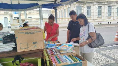 Feira do Livro Usado registra movimento moderado e mudança de mercado