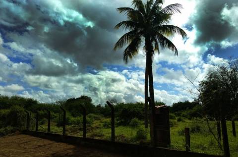 Final de semana terá temperatura alta e muitas nuvens, diz previsão do tempo