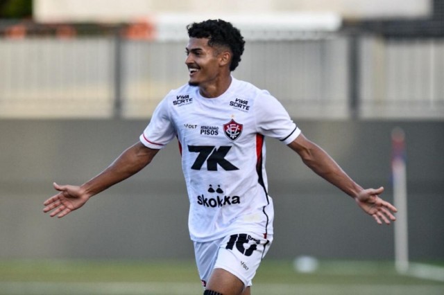 Vitória vence o Barcelona de Ilhéus fora de casa e assume vice-liderança