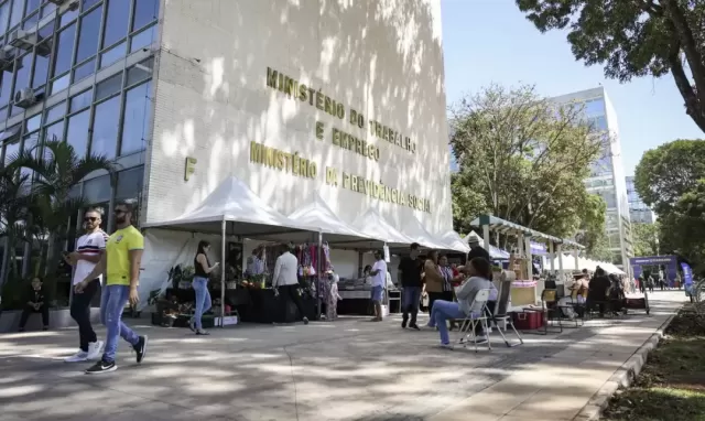 Governo libera mais R$ 3,9 bi para pagar saque-aniversário do FGTS