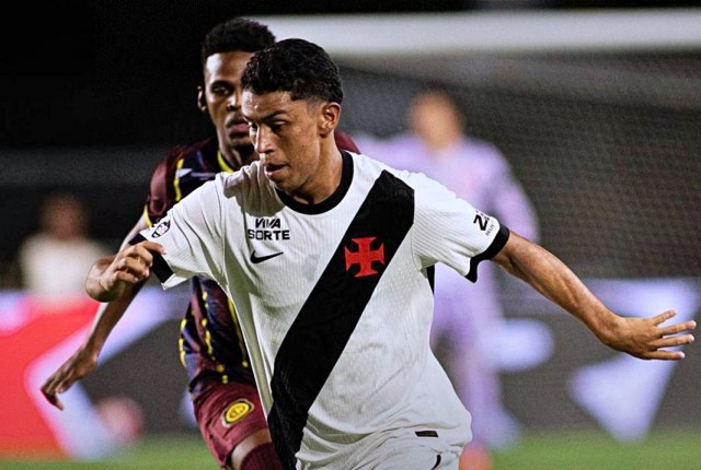 Neguete para pênalti e expõe travamento do Vasco