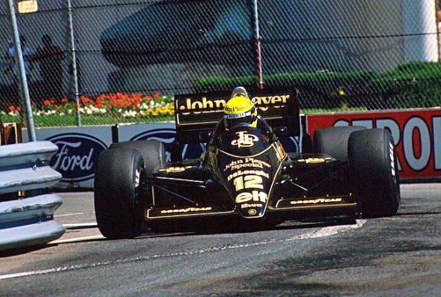 Lotus 98T de Senna vira troféu fora das pistas