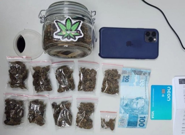 Homem é preso por tráfico de drogas no bairro Tomba, em Feira de Santana