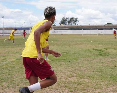 Feirense retoma atividades da base e inicia preparação para o Baiano 2026
