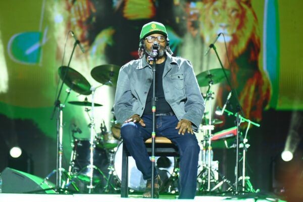 Deputada detona Edson Gomes e chama ícone do reggae de ‘reacionário’