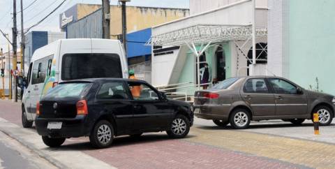 PL visa coibir uso de áreas públicas por comércios para estacionamento privado em Feira de Santana