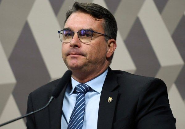 PP e União Brasil impõem condição para apoiar Flávio Bolsonaro em 2026