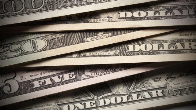 Dólar cai a R$ 5,18 e atinge menor valor desde maio de 2024; Bolsa fecha em novo recorde