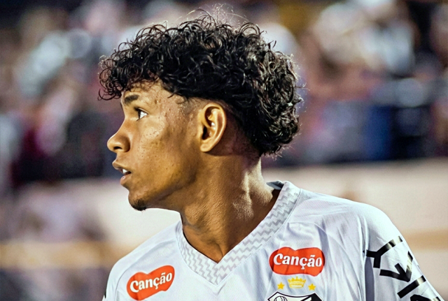 Nadson estreia aos 17 e Santos procura drible raro