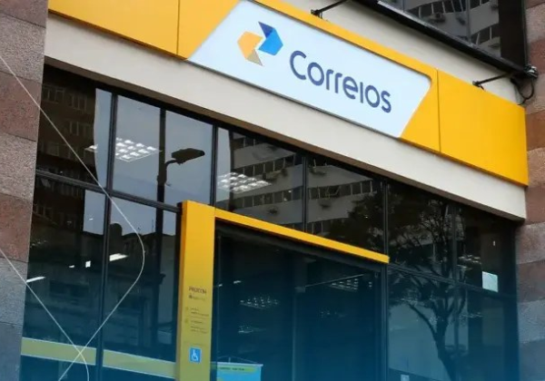 Homem é preso após retirar encomenda com drogas e munições em agência dos Correios
