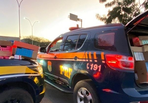 Ônibus com dezenas de passageiros tomba na BR-020