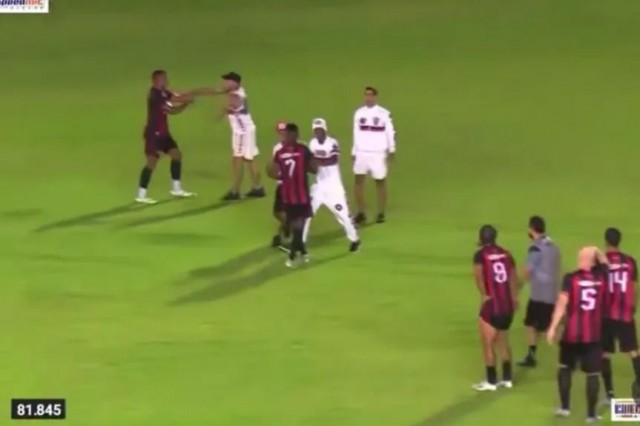 Invasão encerra semifinal e expõe falência de segurança