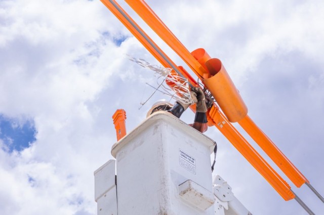 Carnaval 2026: lei proíbe serpentinas metálicas e multas podem chegar a R$ 100 mil